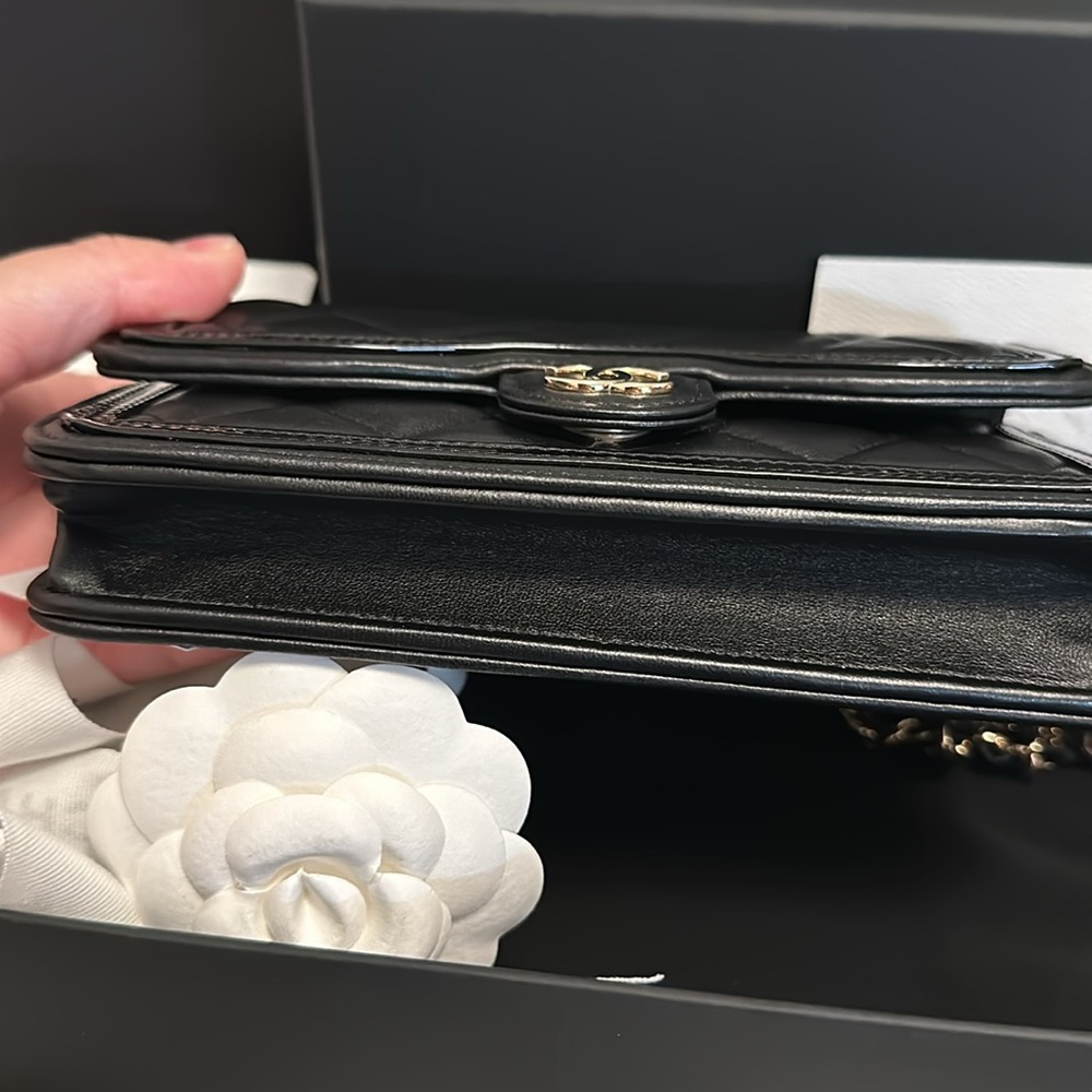 Chanel IPhone holder with chain💜💜💜💜💜 - Picture 3 of 13
